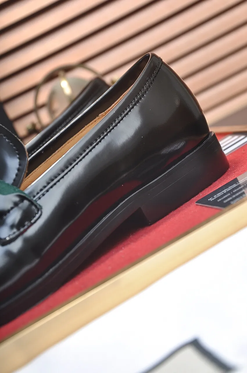 Factory price 540💶Italian top luxury men's shoe giant (GUCCI) (Gucci) (full cowhide lining) new arrival🍃Original European style🔰 Pleasant to the eye😍In order to make the shoes more durable and non-deformable🌀The production continues to follow traditional methods but there is still no lack of innovation💪The original sheepskin is chosen for the leather♻️Smooth, natural and exceptionally bright⭐Made of imported cowhide The rich man’s first choice 38-45 (45 customized)